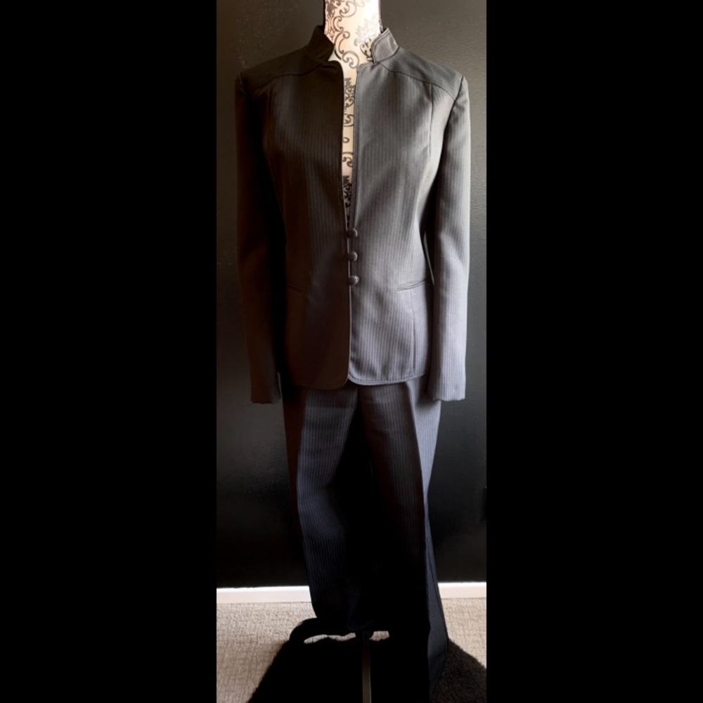 Vintage JG Collection by Joyce Two Piece Women’s Pinstripe Pantsuit Size 13/14
